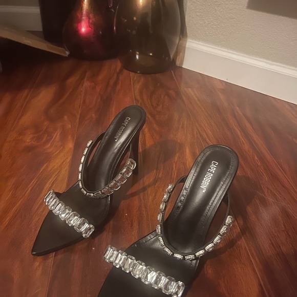 Cape Robbin diamond heels no longer made last pair on the internet. - Picture 2 of 4